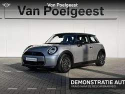 Melting silver iii Gebruikt 2025 Mini Cooper Favoured Hatchback | € 39.450