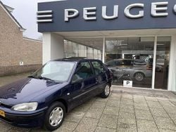 Blauw Gebruikt 2002 Peugeot 106 Hatchback | € 2.750
