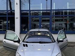 Grijs Gebruikt 2002 Peugeot 206 Hatchback | € 2.000 (Duur)