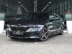 Grijs Nieuw 2025 BMW i5 Comfort Edition Sedan | € 85.000 (Goede deal)