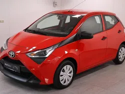 Rood Gebruikt 2019 Toyota Aygo Hatchback | € 11.139 (Eerlijke prijs)