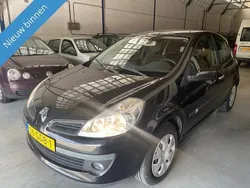 Zwart Gebruikt 2008 Renault Clio II Dynamique Hatchback | € 2.249 (Eerlijke prijs)