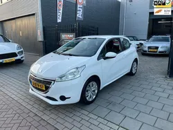 Wit Gebruikt 2014 Peugeot 208 Active Hatchback | € 3.499 (Eerlijke prijs)
