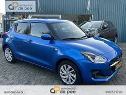 Blauw, metallic lak Gebruikt 2022 Suzuki Swift Hatchback | € 16.695 (Eerlijke prijs)