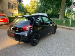 Zwart Gebruikt 2014 Peugeot 208 Access Hatchback | € 3.337 (Eerlijke prijs)