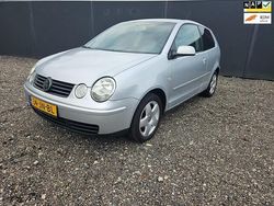 Grijs Gebruikt 2002 VW Polo Highline Hatchback | € 975 (Eerlijke prijs)