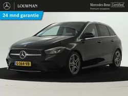 Zwart, metallic lak Gebruikt 2019 Mercedes B180 Business MPV | € 22.450 (Eerlijke prijs)