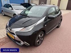 Zwart (metallic) Gebruikt 2014 Toyota Aygo X-clusiv Hatchback | € 5.450 (Eerlijke prijs)