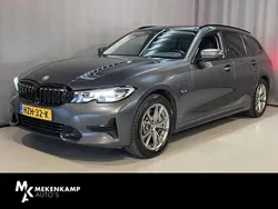 Grijs Gebruikt 2021 BMW 330e Sport Line Stationwagen | € 30.950 (Super prijs)