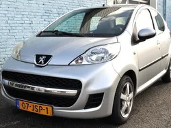 Grijs, metallic lak Gebruikt 2009 Peugeot 107 Hatchback | € 1.950 (Eerlijke prijs)