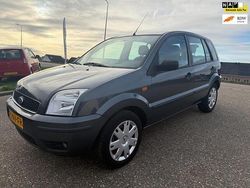 Grijs Gebruikt 2004 Ford Fusion Ghia MPV | € 2.499 (Eerlijke prijs)
