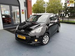 Zwart Gebruikt 2017 Hyundai i10 Comfort Hatchback | € 8.450 (Eerlijke prijs)