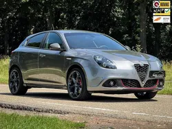 Grijs, metallic lak Gebruikt 2018 Alfa Romeo Giulietta Super Hatchback | € 20.899 (Iets duurder)