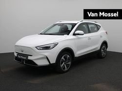 Wit Gebruikt 2023 MG ZS Comfort Sedan | € 24.400 (Eerlijke prijs)