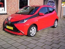 Rood Gebruikt 2014 Toyota Aygo X-play Hatchback | € 5.990 (Eerlijke prijs)