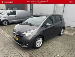 Grijs, metallic lak Gebruikt 2014 Toyota Verso-S MPV | € 12.400 (Iets duurder)