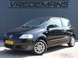 Zwart, metallic lak Gebruikt 2008 VW Fox Trendline Hatchback | € 1.250 (Eerlijke prijs)