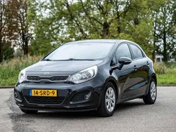 Zwart Gebruikt 2012 Kia Rio MPV | € 3.500 (Eerlijke prijs)