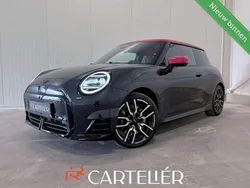 Grijs Gebruikt 2024 Mini Cooper Hatchback | € 42.600