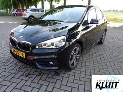 Zwart, metallic lak Gebruikt 2016 BMW 225 Active Tourer Sport Line MPV | € 15.950 (Eerlijke prijs)