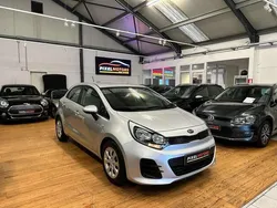 Grijs Gebruikt 2017 Kia Rio Sedan | € 8.550 (Eerlijke prijs)