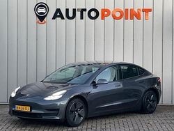 Grijs (metallic) Gebruikt 2021 Tesla Model 3 Standard Range Sedan | € 23.797 (Eerlijke prijs)