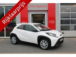 Wit Gebruikt 2023 Toyota Aygo Play Hatchback | € 17.400 (Eerlijke prijs)