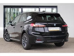 Saphirschwarz metallic (zwart metallic) Gebruikt 2024 BMW 218 Active Tourer Comfort Edition MPV | € 42.950