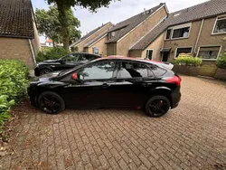 Zwart Gebruikt 2016 Ford Focus Hatchback | € 10.500 (Goede deal)