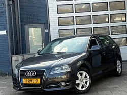 Grijs, metallic lak Gebruikt 2011 Audi A3 Sportback Attraction Hatchback | € 7.995 (Eerlijke prijs)
