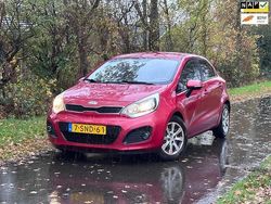Rood Gebruikt 2013 Kia Rio Plus Hatchback | € 3.950 (Goede deal)
