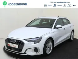 Wit Gebruikt 2023 Audi A3 Sportback Advanced Hatchback | € 30.750 (Eerlijke prijs)