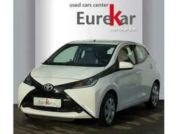 Wit Gebruikt 2017 Toyota Aygo X-play Hatchback | € 8.990 (Eerlijke prijs)