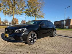 Zwart Gebruikt 2016 Mercedes A200 Ambition Hatchback | € 14.950 (Eerlijke prijs)