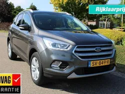 Grijs, andere lak Gebruikt 2018 Ford Kuga Trend SUV | € 15.800 (Eerlijke prijs)