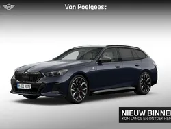 M carbonschwarz metallic (donker blauw metallic) Gebruikt 2024 BMW 530e M Sport Stationwagen | € 77.895