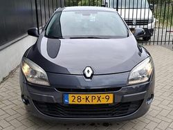 Grijs Gebruikt 2010 Renault Mégane III Dynamique Hatchback | € 4.000 (Eerlijke prijs)
