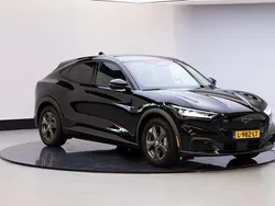 Zwart Gebruikt 2021 Ford Mustang Mach-E SUV | € 25.950 (Goede deal)