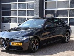 Zwart Gebruikt 2017 Alfa Romeo Giulia Sprint Sedan | € 23.950 (Goede deal)