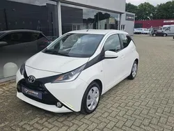 Wit Gebruikt 2018 Toyota Aygo X-play Hatchback | € 8.950 (Eerlijke prijs)