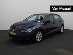 Blauw Gebruikt 2022 VW Golf VIII Life Hatchback | € 19.800 (Goede deal)