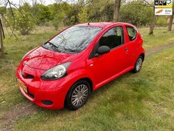 Rood Gebruikt 2010 Toyota Aygo Hatchback | € 3.050 (Eerlijke prijs)