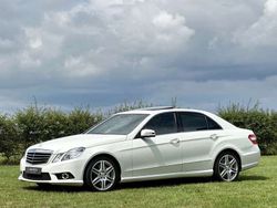 Wit, metallic lak Gebruikt 2009 Mercedes E500 AMG Sedan | € 38.950