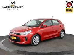 Rood Gebruikt 2017 Kia Rio Hatchback | € 7.499 (Eerlijke prijs)