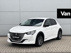 Wit Gebruikt 2023 Peugeot e-208 Allure Hatchback | € 25.940