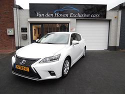 Wit (parellak) Gebruikt 2014 Lexus CT200h Luxury Line Hatchback | € 11.995 (Eerlijke prijs)