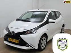 Wit Gebruikt 2016 Toyota Aygo X-play Hatchback | € 9.464 (Eerlijke prijs)