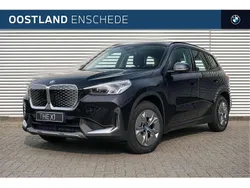 Zwart, metallic lak Nieuw 2025 BMW iX1 Shadowline SUV | € 52.788 (Eerlijke prijs)