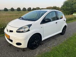 Wit Gebruikt 2011 Toyota Aygo Hatchback | € 2.650 (Eerlijke prijs)