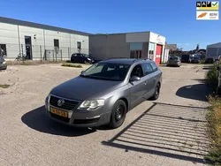 Grijs Gebruikt 2005 VW Passat Comfortline Stationwagen | € 899 (Goede deal)